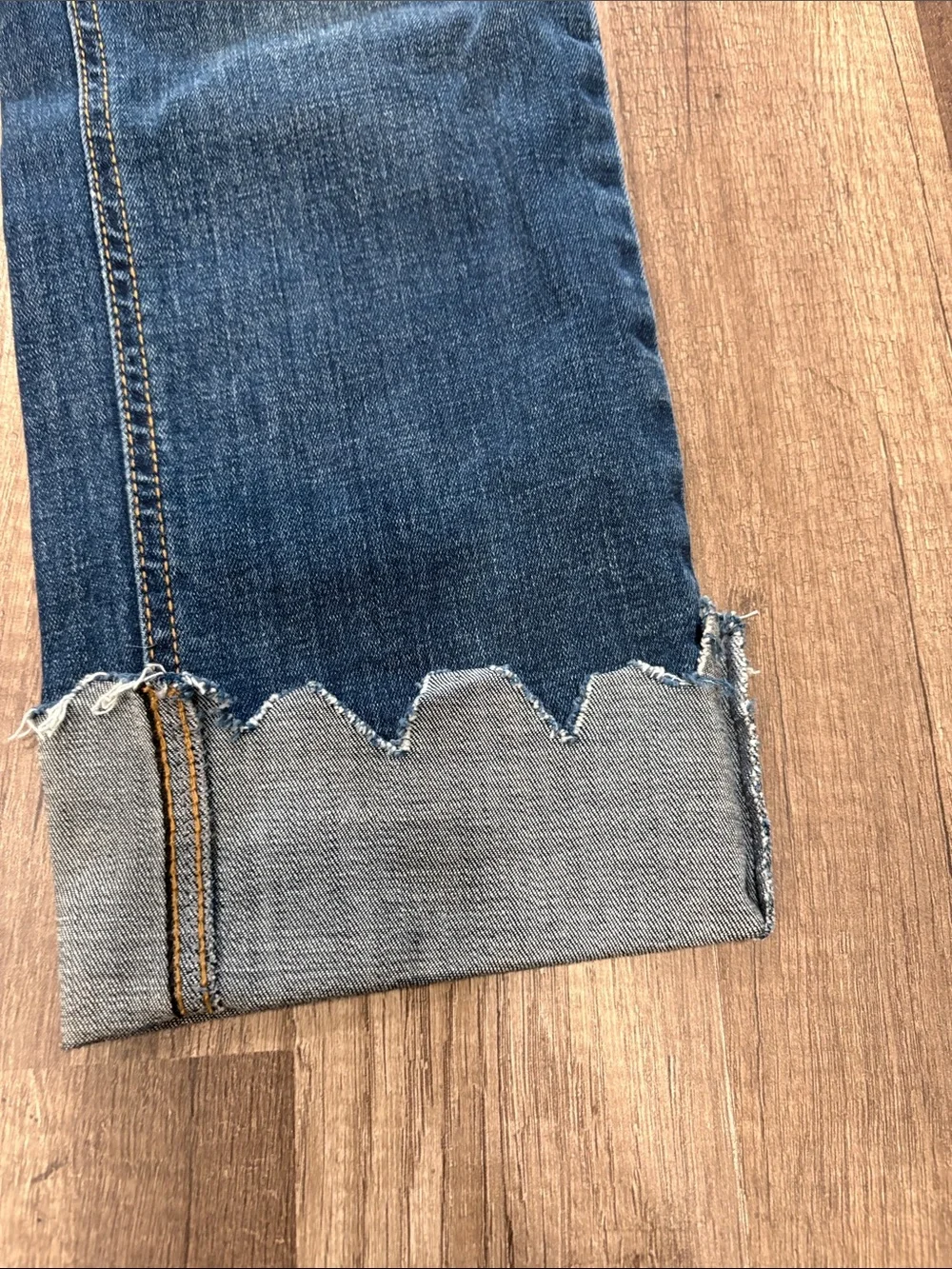 Women’s Dark Blue Cropped Jeans with Scalloped Hem